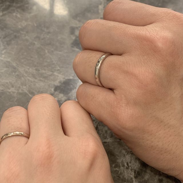 【SIENAROSE(シエナロゼ)の口コミ】 普段着用するものなので、馴染むものがいいと思い、シンプルなデザインを…