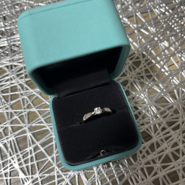 【ティファニー(Tiffany & Co.)の口コミ】 デザインはシンプルでどんな結婚指輪とも合わせやすそうなものにしたく、…