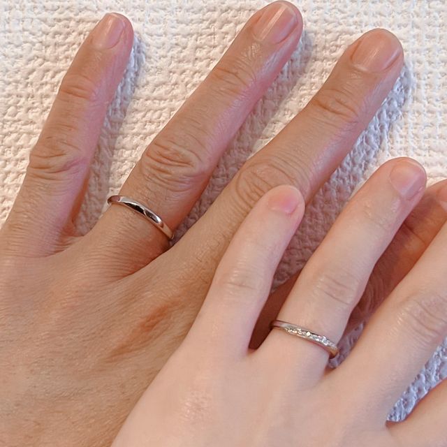 【4℃ BRIDAL(ヨンドシーブライダル)の口コミ】 やわらかい曲線とダイヤモンドのデザインが素敵で気に入りました。着ける…