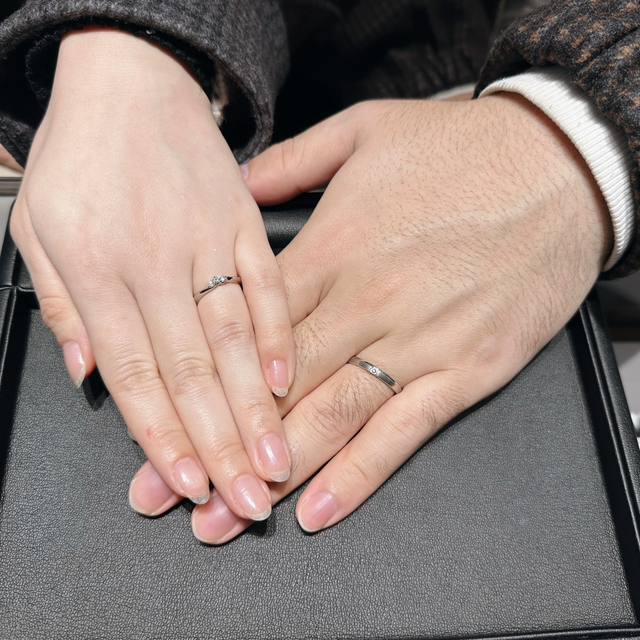 【エクセルコダイヤモンド(EXELCO DIAMOND)の口コミ】 ダイヤが3つハートのように並んでいる所に惹かれました。少し可愛すぎるか…