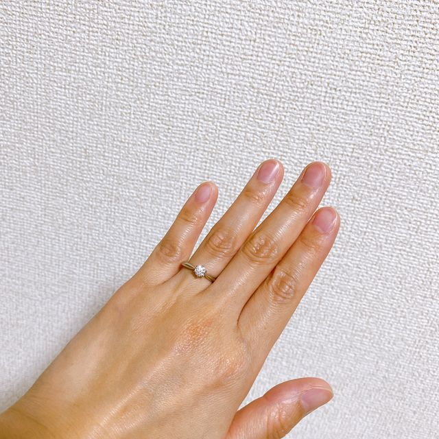 【銀座ダイヤモンドシライシの口コミ】 6本爪、シンプルなデザインがいいなと思っていました。ダイヤに向かって細…