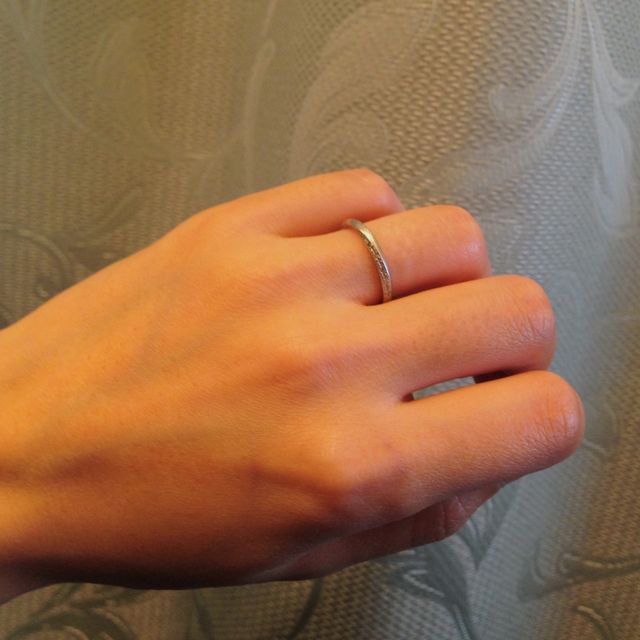 【STAR JEWELRY(スタージュエリー)の口コミ】 シンプルで飽きのこないデザインだと思ったので。少しカーブしているとこ…