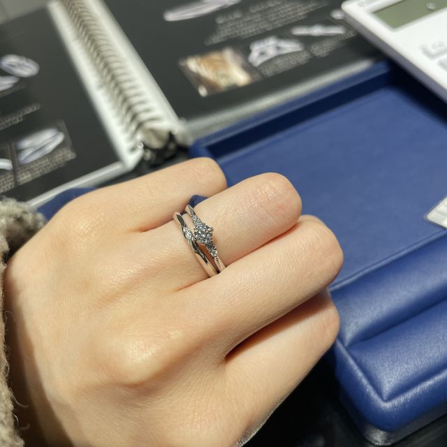 【エクセルコダイヤモンド(EXELCO DIAMOND)の口コミ】 指輪のデザインが、シンプルだけど、こだわっているような作りでとてもか…