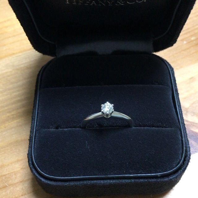 【ティファニー(Tiffany & Co.)の口コミ】 プリンセスカットかエタニティのものが希望で、いかにも婚約指輪というこ…