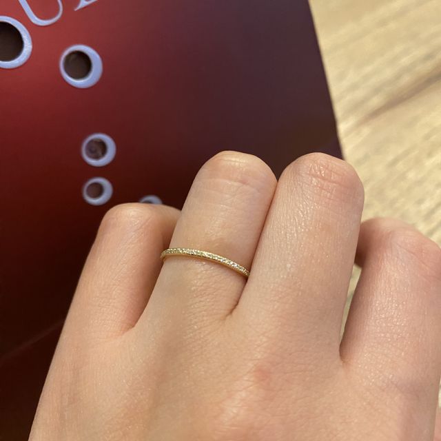 【アッシュペーフランス(H.P.FRANCE)の口コミ】 日常使いができる婚約指輪を探していたところ、フルエタニティーのリング…