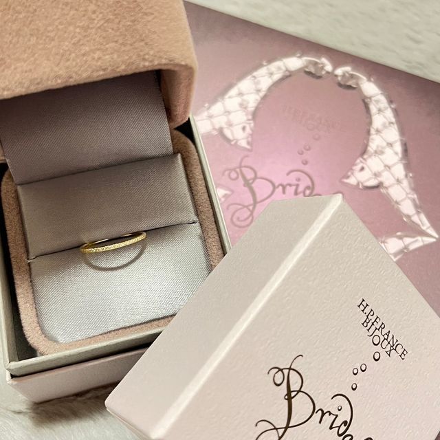 【アッシュペーフランス(H.P.FRANCE)の口コミ】 日常使いができる婚約指輪を探していたところ、フルエタニティーのリング…