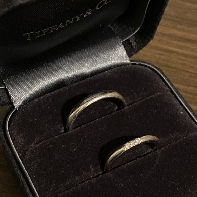 【ティファニー(Tiffany & Co.)の口コミ】 仕事の時にも着けていられるようなシンプルな物を探していました。やっぱ…