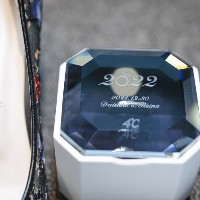 【4℃ BRIDAL(ヨンドシーブライダル)の口コミ】 お揃いのデザインでシンプルなものを探していました。
実際に試着してみる…