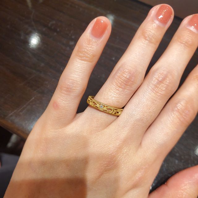 【ケイウノ ブライダル(K.UNO BRIDAL)の口コミ】 透かしのデザインの指輪を探していたので、試着させてもらいました。
お値…