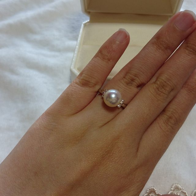 【MIKIMOTO(ミキモト)の口コミ】 パールのリングを婚約指輪にと考えていました。艶と照りが美しく、年齢を…
