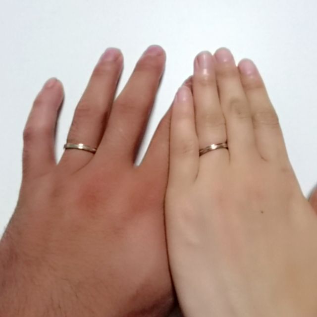 【Tomo me(トモミ)の口コミ】 色々なショップを探して、まわった結果こちらの指輪をデザインと値段で決…