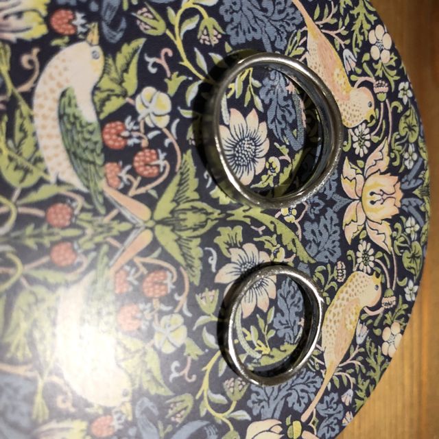 【ROCCA(ロッカ)の口コミ】 ウェーブのかかったデザインと
エアーラインの入ったデザインで、
後にサ…