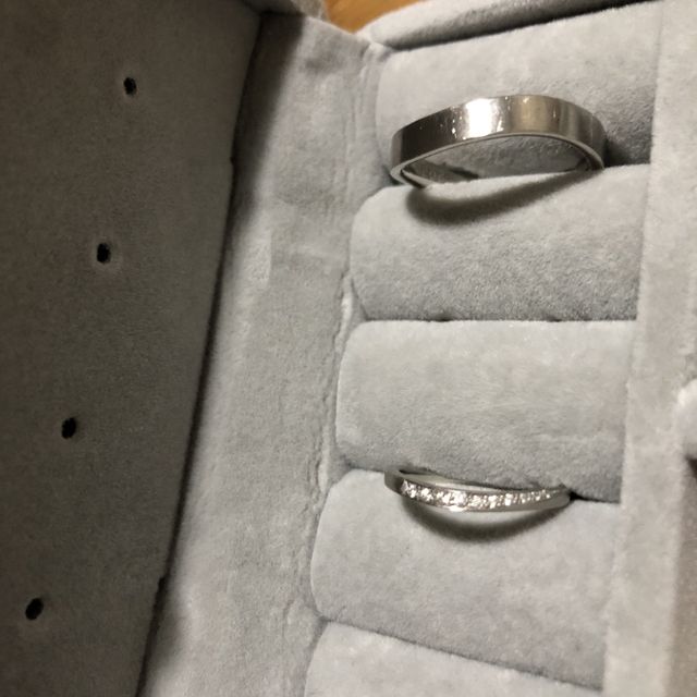 【ROCCA(ロッカ)の口コミ】 ウェーブのかかったデザインと
エアーラインの入ったデザインで、
後にサ…