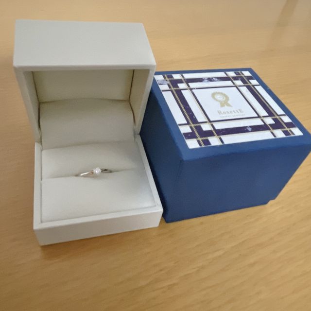 【RosettE(ロゼット)の口コミ】 妻が欲しがっていたデザインがあり、実際に指輪を見てこれが良いと思い購…