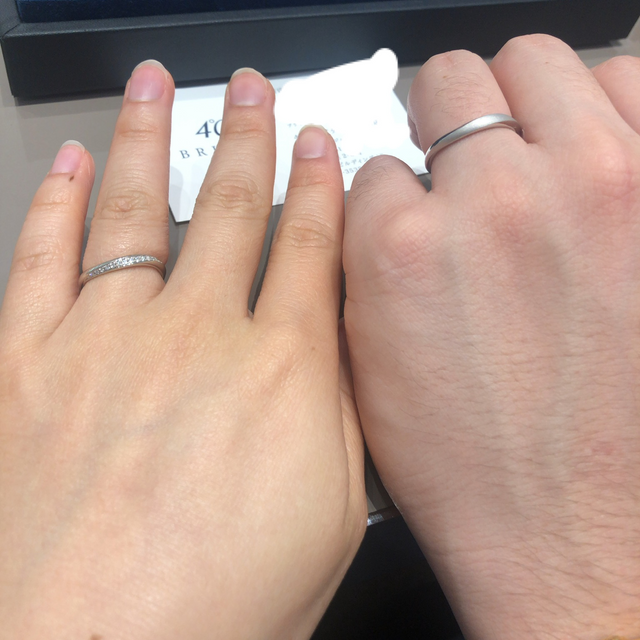 【4℃ BRIDAL(ヨンドシーブライダル)の口コミ】 シンプルでとてもよかったですが、色黒のわたしにはシルバー色があまり似…