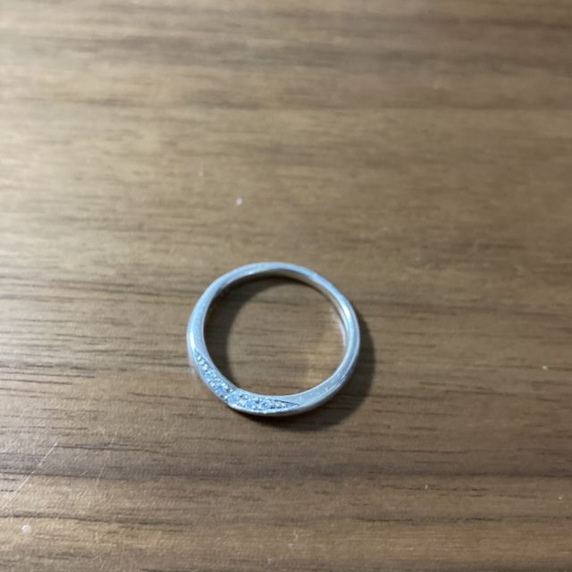 【ラザール ダイヤモンド(LAZARE DIAMOND)の口コミ】 何よりも私の指に合う事が1番の決め手でした。またデザインもシンプルでベ…
