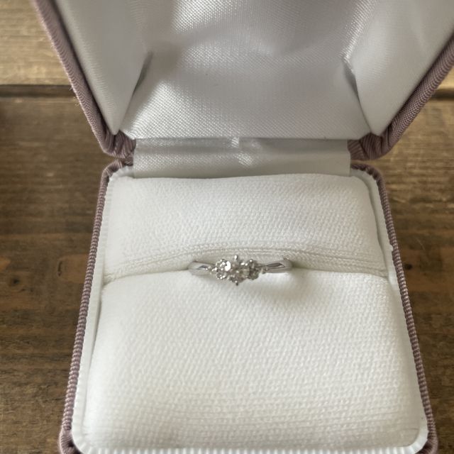 【ジュエリーツツミ(JEWELRY TSUTSUMI)の口コミ】 婚約指輪のダイヤモンドは私の誕生日に由来したサイズにしたい、というこ…