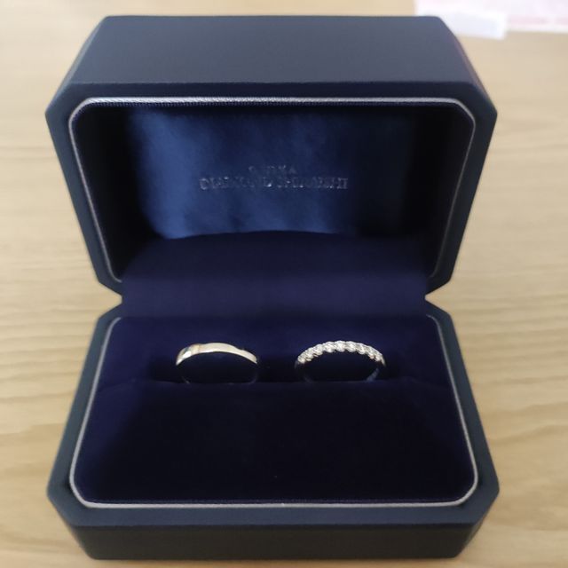 【銀座ダイヤモンドシライシの口コミ】 男性ものはシンプルな指輪、女性のものはエターナルリングかつシンプルな…