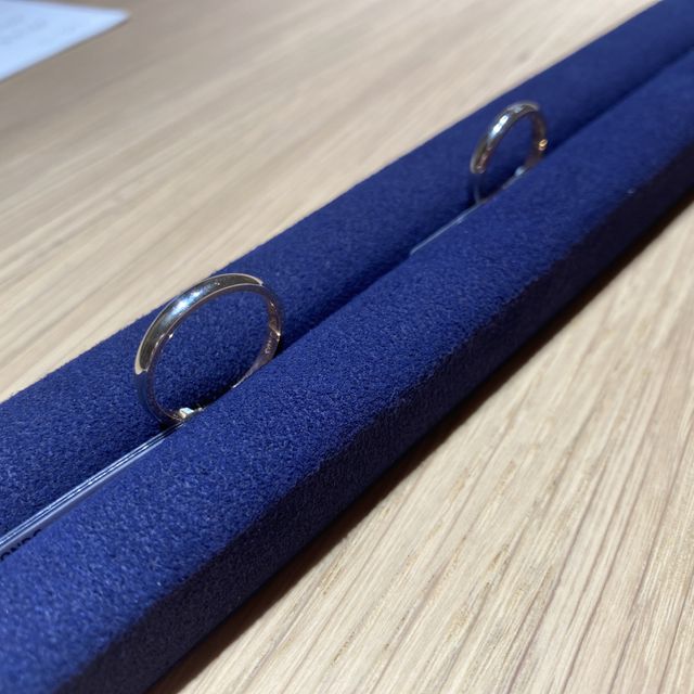 【BONDS(ボンズ)の口コミ】 シンプルなデザインがよく、指輪の内側にピンクゴールドが入ってるのがす…