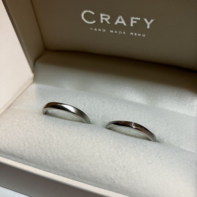 【CRAFY(クラフィ)の口コミ】 素材はゴールドもいいかなと思いましたが、着けたまま温泉、プールに入れ…