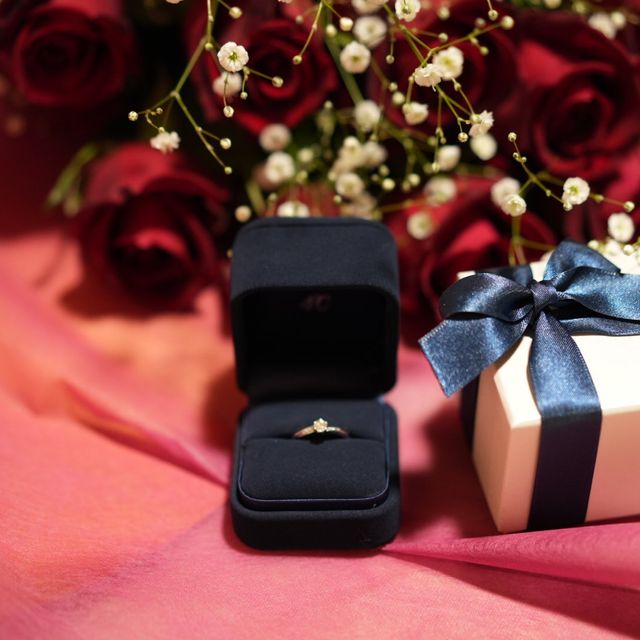 【4℃ BRIDAL(ヨンドシーブライダル)の口コミ】 ブランドは最初から4℃と決めていました。なのであとはその中からデザイン…