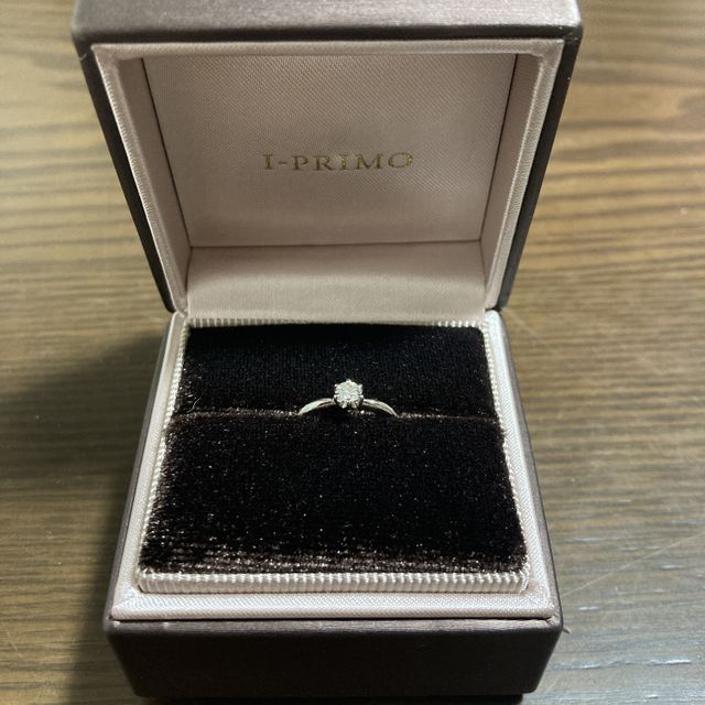 【アイプリモ(I-PRIMO)の口コミ】 婚約指輪なので凝ったものよりもシンプルな物を考えていました、結婚指輪…