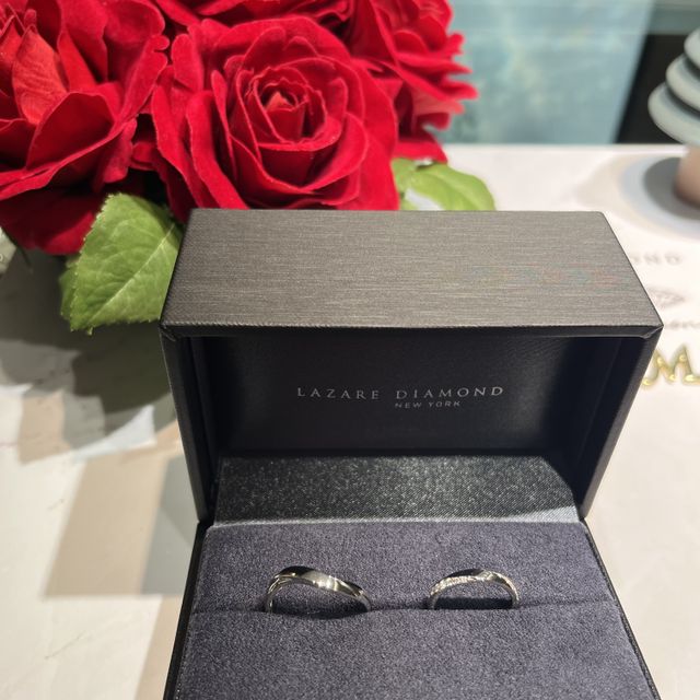 【ラザール ダイヤモンド(LAZARE DIAMOND)の口コミ】 結婚指輪と婚約指輪を購入しました。
初めはウェーブタイプの指輪を探して…