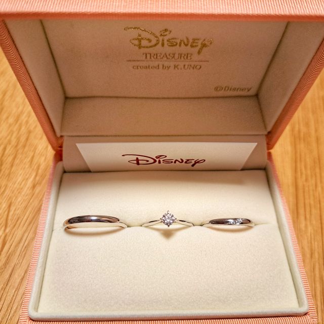 【ケイウノ ブライダル(K.UNO BRIDAL)の口コミ】 内側と外側の材質が違ったデザインと着け心地がとても気に入りました。そ…