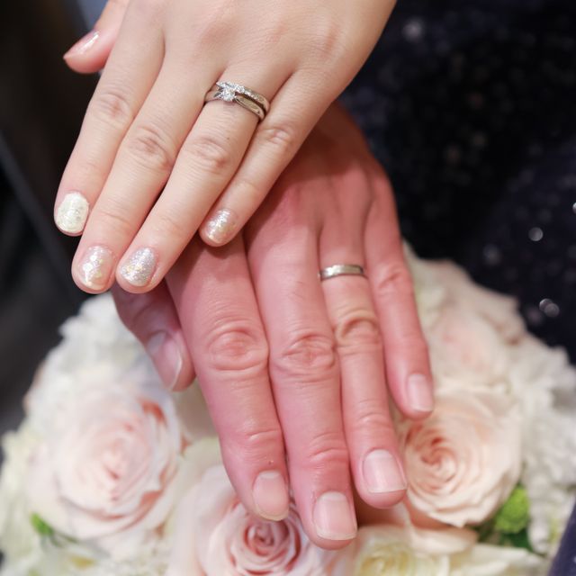 【STAR JEWELRY(スタージュエリー)の口コミ】 レインボーという名前の指輪でしたが、雲のようなカーブがあり、虹のよう…