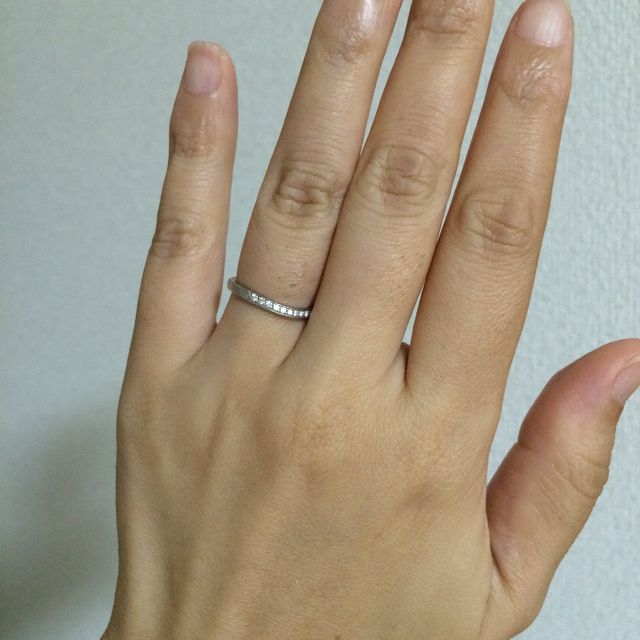 【4℃ BRIDAL(ヨンドシーブライダル)の口コミ】 せっかく高いお金を出して買うのでシンプルで日常的に使えるデザインを探…