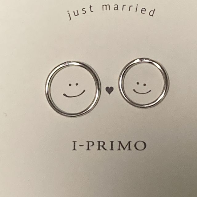 【アイプリモ(I-PRIMO)の口コミ】 指が細いので、指輪も細いものを選びました。
さりげないメレダイヤもかわ…