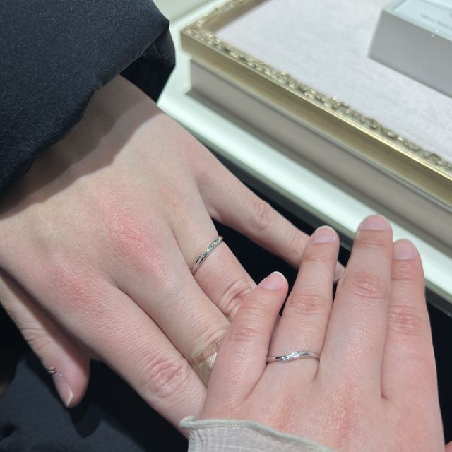 【LEGAN(レガン)の口コミ】 指にあった細身の指輪を提案してもらいました。細くて指に馴染むことと、…