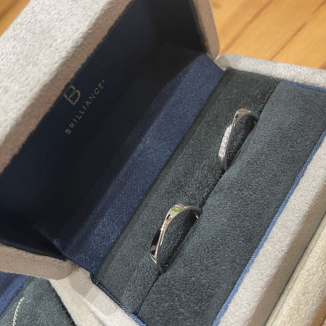 【BRILLIANCE+(ブリリアンスプラス)の口コミ】 リボンのようなデザインがとても可愛く、色もとっても輝いていました。
何…