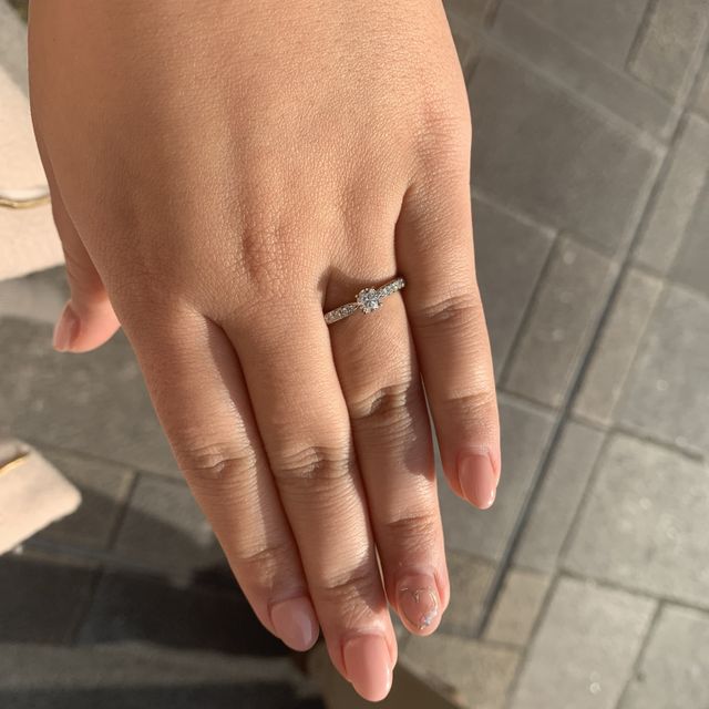 【ラザール ダイヤモンド(LAZARE DIAMOND)の口コミ】 ハーフエタニティの婚約指輪がいいと思って探しました。ダイアモンドの輝…