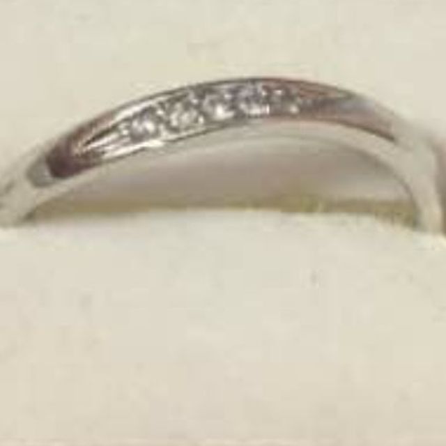 【4℃ BRIDAL(ヨンドシーブライダル)の口コミ】 普段使いでき、華美ではないものと思い選びました。
買い物時に、購入した…