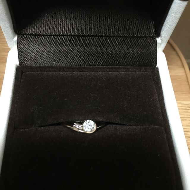 【アイプリモ(I-PRIMO)の口コミ】 たくさんの指輪を試着させて頂きましたが、ストレートのタイプよりもカー…