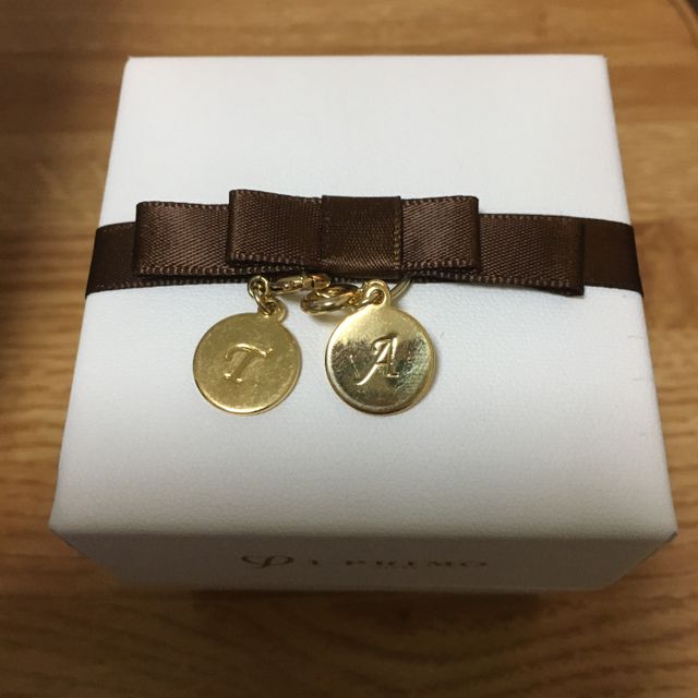 【アイプリモ(I-PRIMO)の口コミ】 たくさんの指輪を試着させて頂きましたが、ストレートのタイプよりもカー…