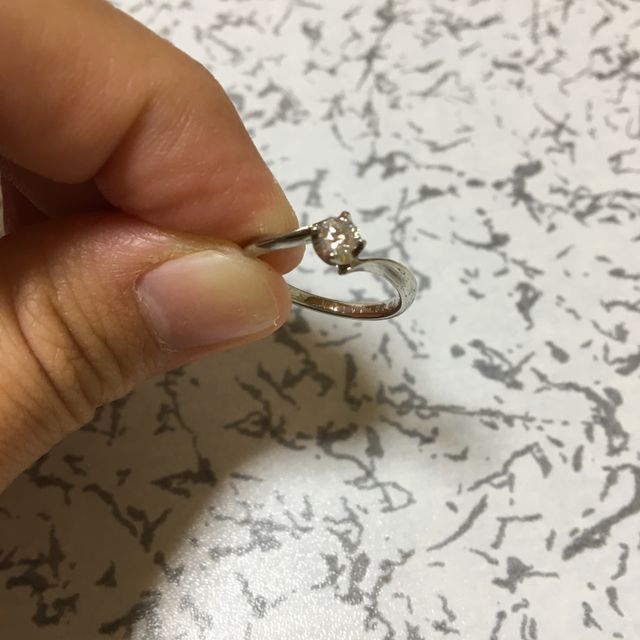 【4℃ BRIDAL(ヨンドシーブライダル)の口コミ】 右も左も分からずお店に入るのも緊張しながらだった指輪の購入。定員さん…