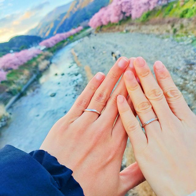 【銀座ダイヤモンドシライシの口コミ】 デザインが良かったのが一番です。男性用はウェーブがかかっており、日本…