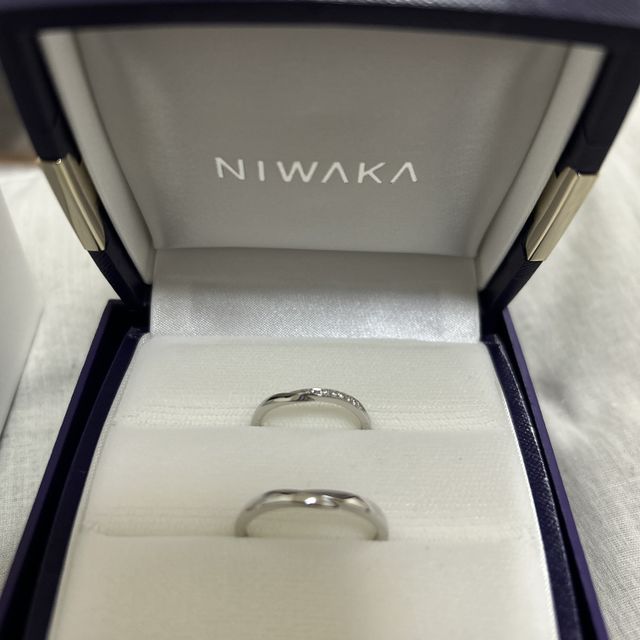 【俄(にわか)の口コミ】 指輪のコンセプトが自分たちの築こうとしてる関係に似ていたことやシンプ…