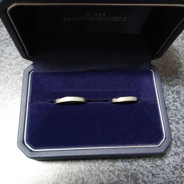 【銀座ダイヤモンドシライシの口コミ】 プラチナのウエーブのシャイニングフローという指輪にしました。女性用は…