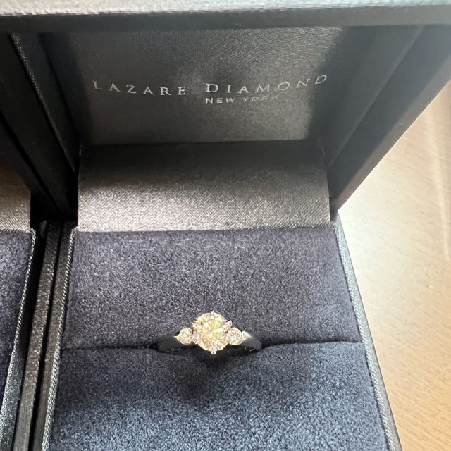 【ラザール ダイヤモンド(LAZARE DIAMOND)の口コミ】 三大カッターズの虹色に輝くダイヤモンドとつけ心地が決め手でした。こん…