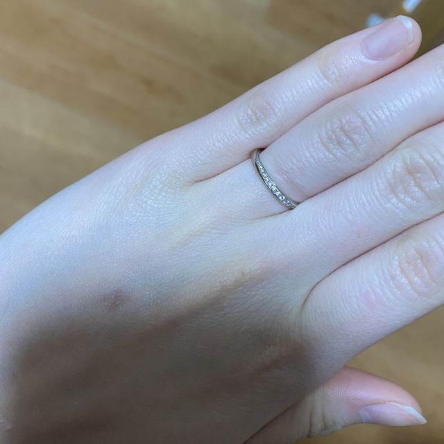 【銀座ダイヤモンドシライシの口コミ】 シンプルなデザインが気に入ったことが1番の決め手です。
ダイヤモンドシ…