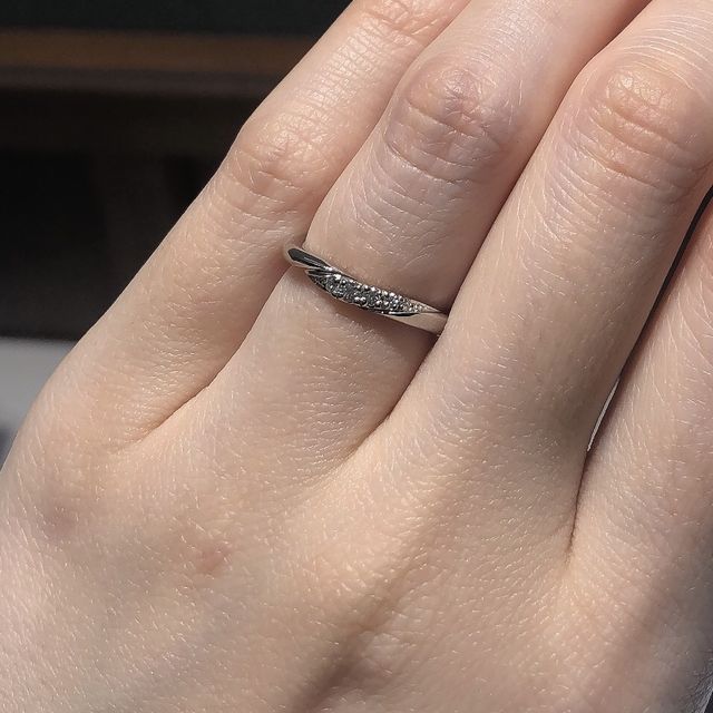 【銀座ダイヤモンドシライシの口コミ】 一生に一度のものなので、シンプルな指輪より存在感のある特別感のある指…