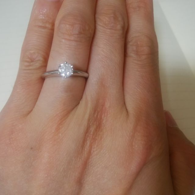 【ティファニー(Tiffany & Co.)の口コミ】 もともと婚約指輪を購入する予定は特にありませんでした。結婚指輪だけで…