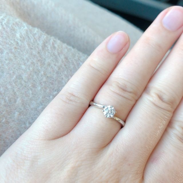 【BRILLIANCE+(ブリリアンスプラス)の口コミ】 ウェーブタイプの婚約指輪がいいと決めていたので迷わず決めました。メレ…