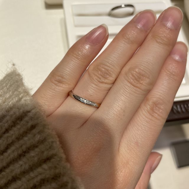 【銀座ダイヤモンドシライシの口コミ】 自分の指に似合っていて、指が細く見えそうな指輪でした。シンプルにする…