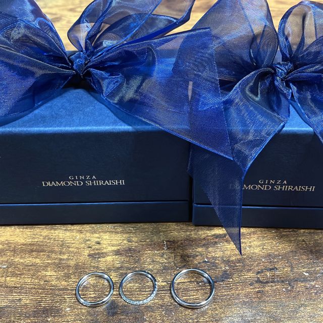 【銀座ダイヤモンドシライシの口コミ】 着け心地とデザインです。
店員さんの付けてる指輪が素敵で
似たようなの…