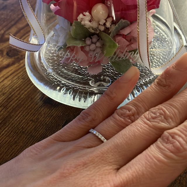 【銀座ダイヤモンドシライシの口コミ】 着け心地とデザインです。
店員さんの付けてる指輪が素敵で
似たようなの…