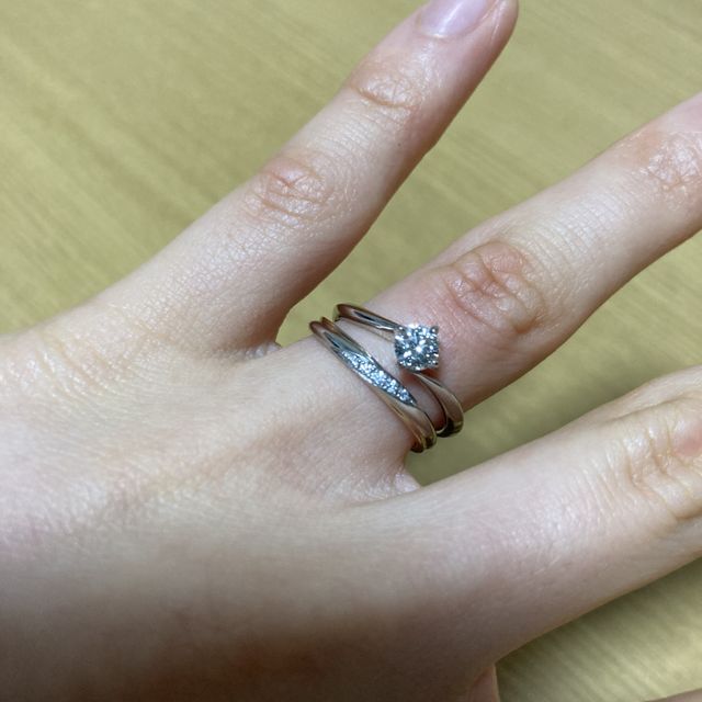 【ケイウノ ブライダル(K.UNO BRIDAL)の口コミ】 彼女がシンプルで王道なデザインの婚約指輪を探していました。その中でも…